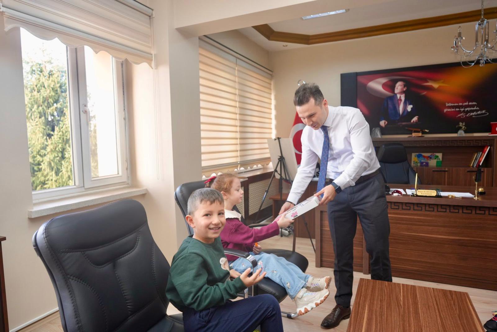 ÜZÜMLÜ ANAOKULU ÖĞRENCİLERİNDEN KAYMAKAMLIK ZİYARETİ