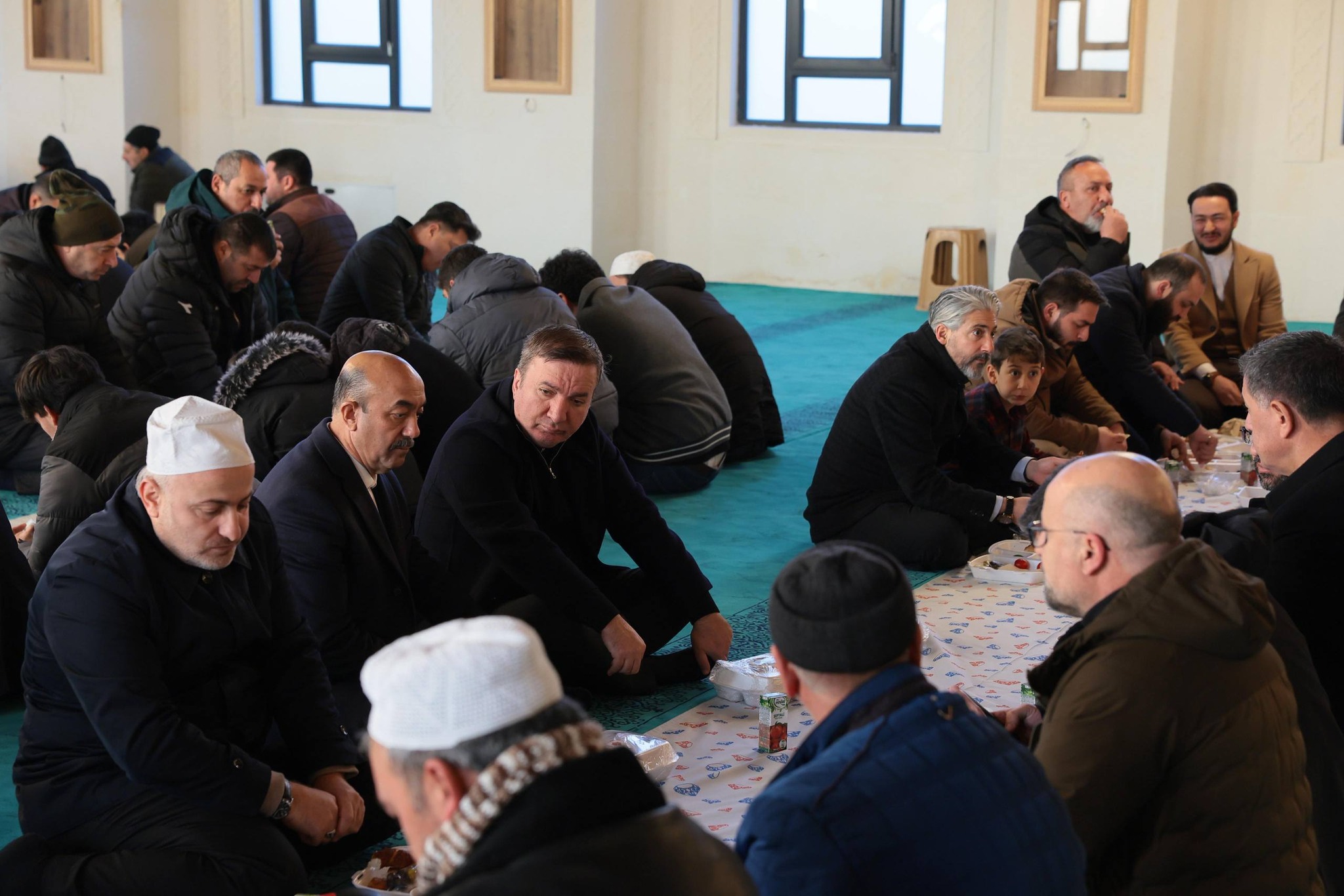 VALİ AYDOĞDU, ÜÇ AYLARIN BAŞLANGICINDA GENÇLERLE TERZİBABA KÜLLİYESİ’NDE BULUŞTU