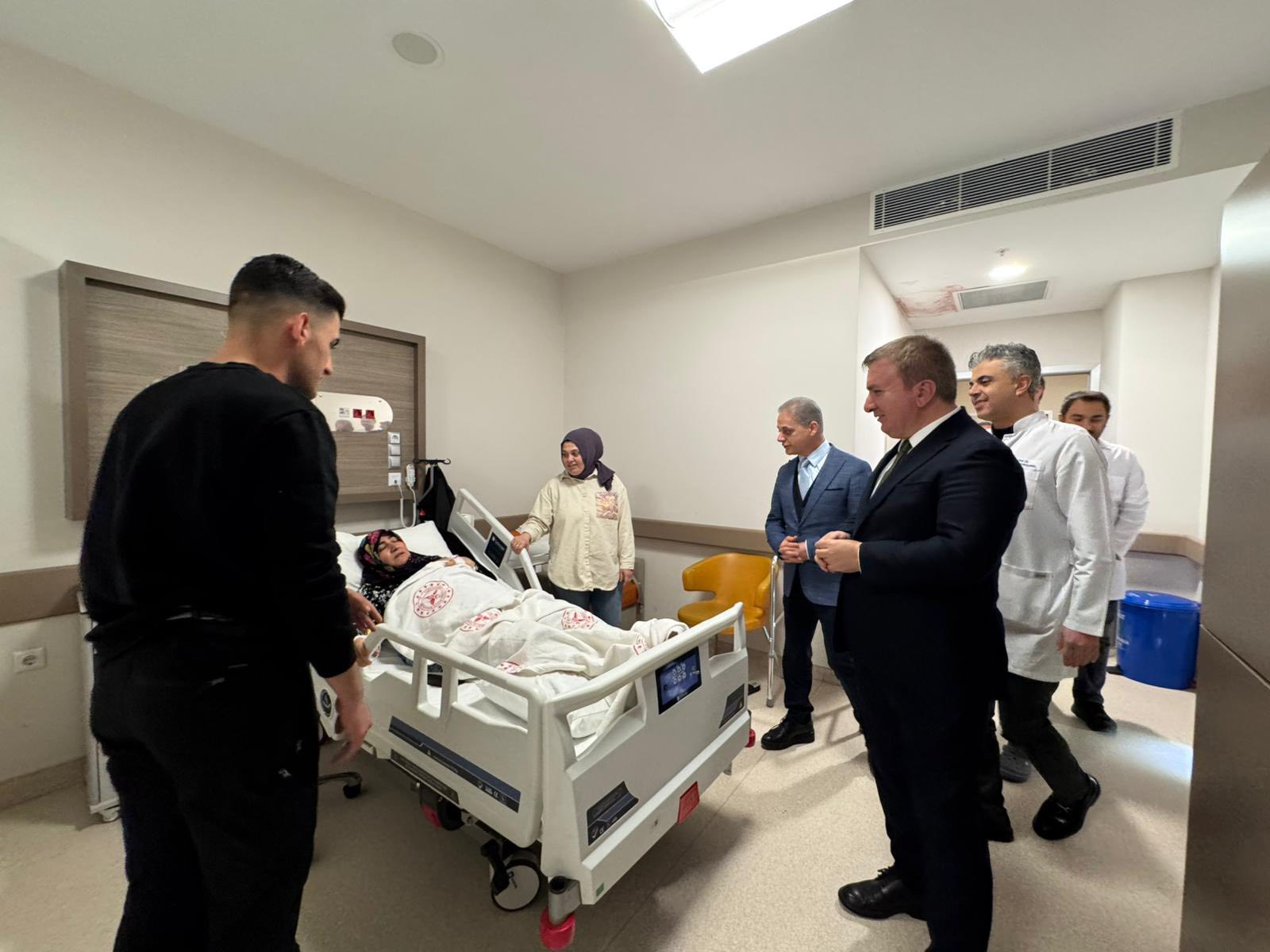 VALİ HAMZA AYDOĞDU’DAN HASTANEYE ZİYARET