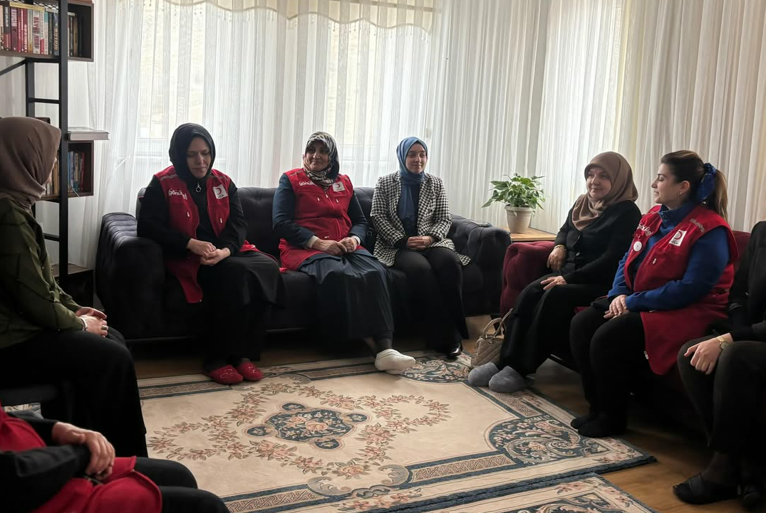 VALİ YARDIMCISI KURT’UN HİMAYELERİNDE ÜZÜMLÜ’DE HANE ZİYARETLERİ SÜRÜYOR