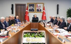 Vali AYDOĞDU, Yeni Yıl Tedbirleri VKS Toplantısına Katıldı