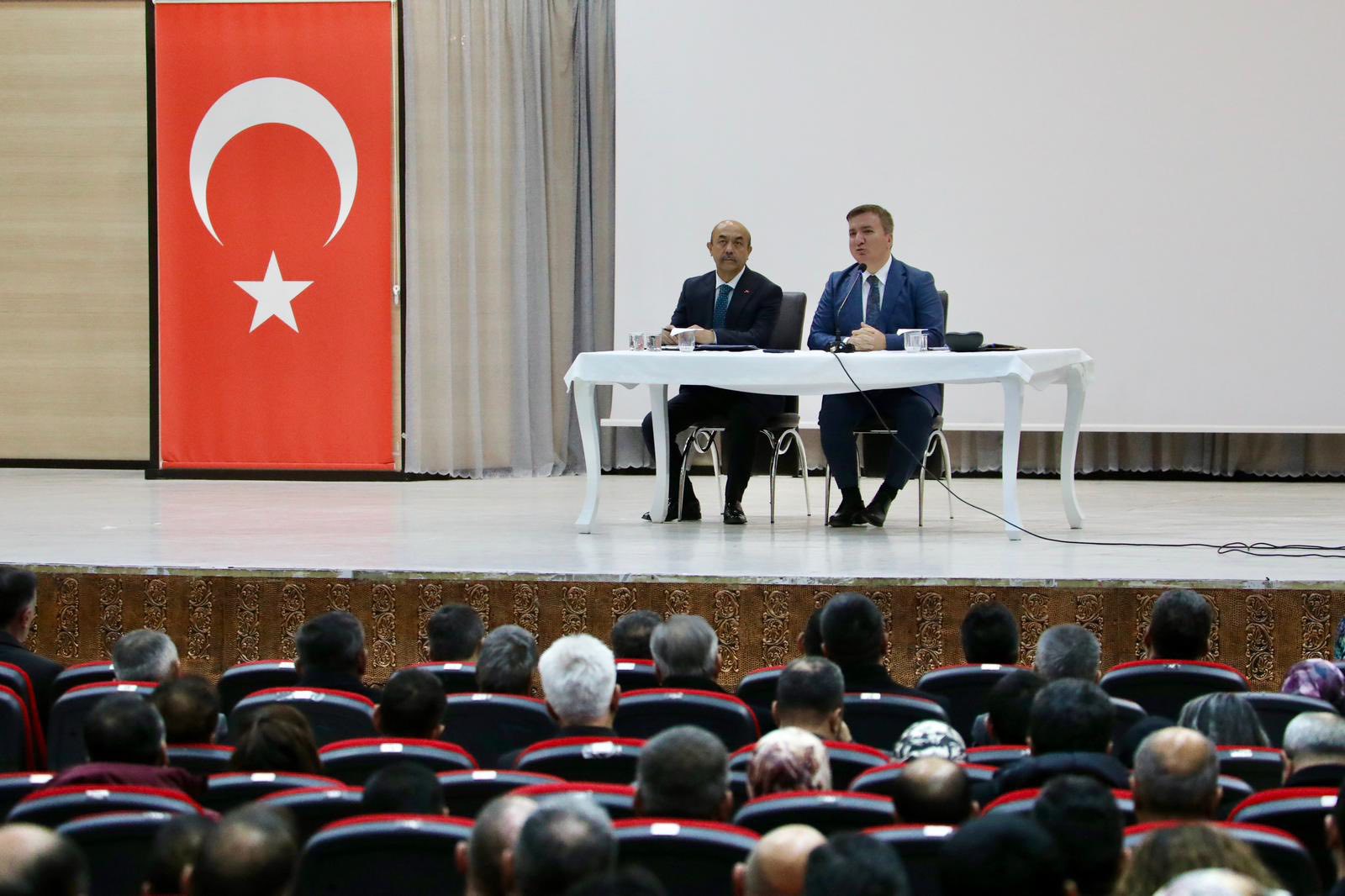 Vali AYDOĞDU, Okul Yöneticileriyle Bir Araya Geldi: “Gençliğin Kalbine Dokunmalıyız”