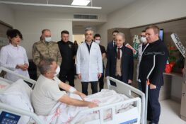 Vali AYDOĞDU’dan Hastalara Moral Ziyareti