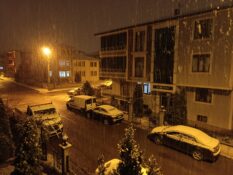 Erzincan’da Beklenen Kar Yağışı Başladı: Kent Beyaza Büründü