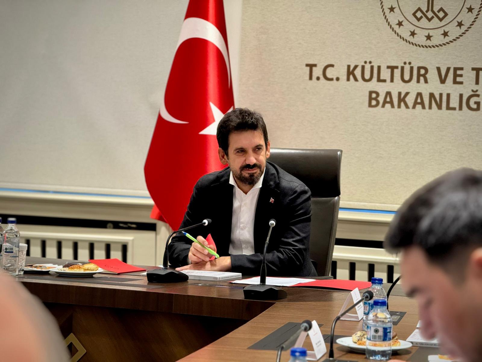 BATUHAN MUMCU; “HABERCİLİK, İFTİRA ATMAK DEĞİL; GERÇEĞİ OLDUĞU GİBİ YAZMAKTIR. ÖNCE GERÇEKLERİ YAZMAYI ÖĞRENİN”