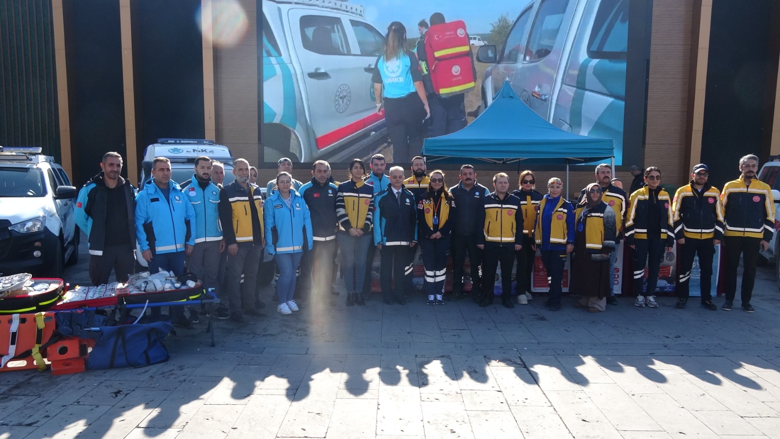 ERZİNCAN’DA UMKE VE ACİL SAĞLIK EKİPLERİNDEN HALKI BİLİNÇLENDİREN TANITIM VE EĞİTİM ETKİNLİĞİ