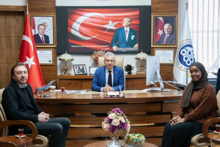 EBYÜ’lü Somalili Mezun, Rektör Levent’i Ziyaret Etti