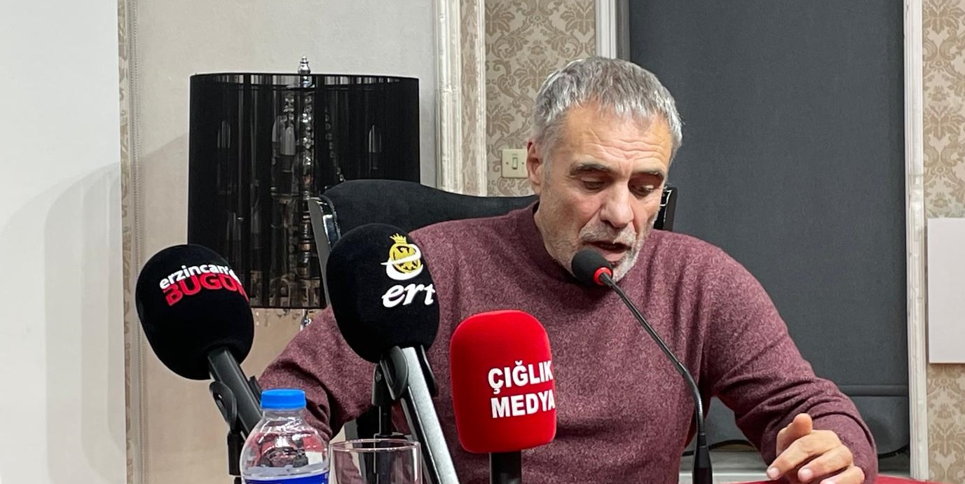 Ersun YANAL Erzincan’da Genç Futbolcularla Tecrübelerini Paylaştı