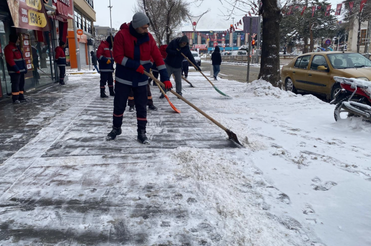 Erzincan’da Karla Mücadele Seferberliği: Ekipler 7/24 Sahada