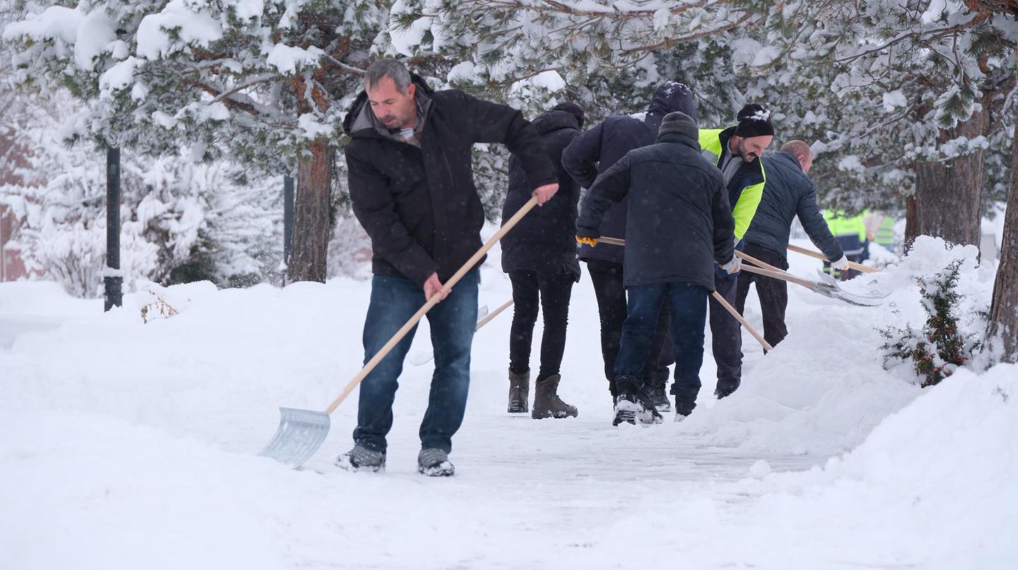 Karla Mücadele Seferberliği: Belediye Ekipleri 7/24 Sahada