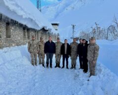 Kaymakam ARIKAN’dan Çığ Bölgesi Sonrası Başbağlar Karakolu’na Moral Ziyareti