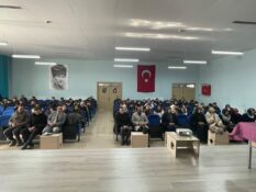 Kemah’ta Gençlik Hizmetlerine Yönelik Eğitim ve Değerlendirme Programı Düzenlendi