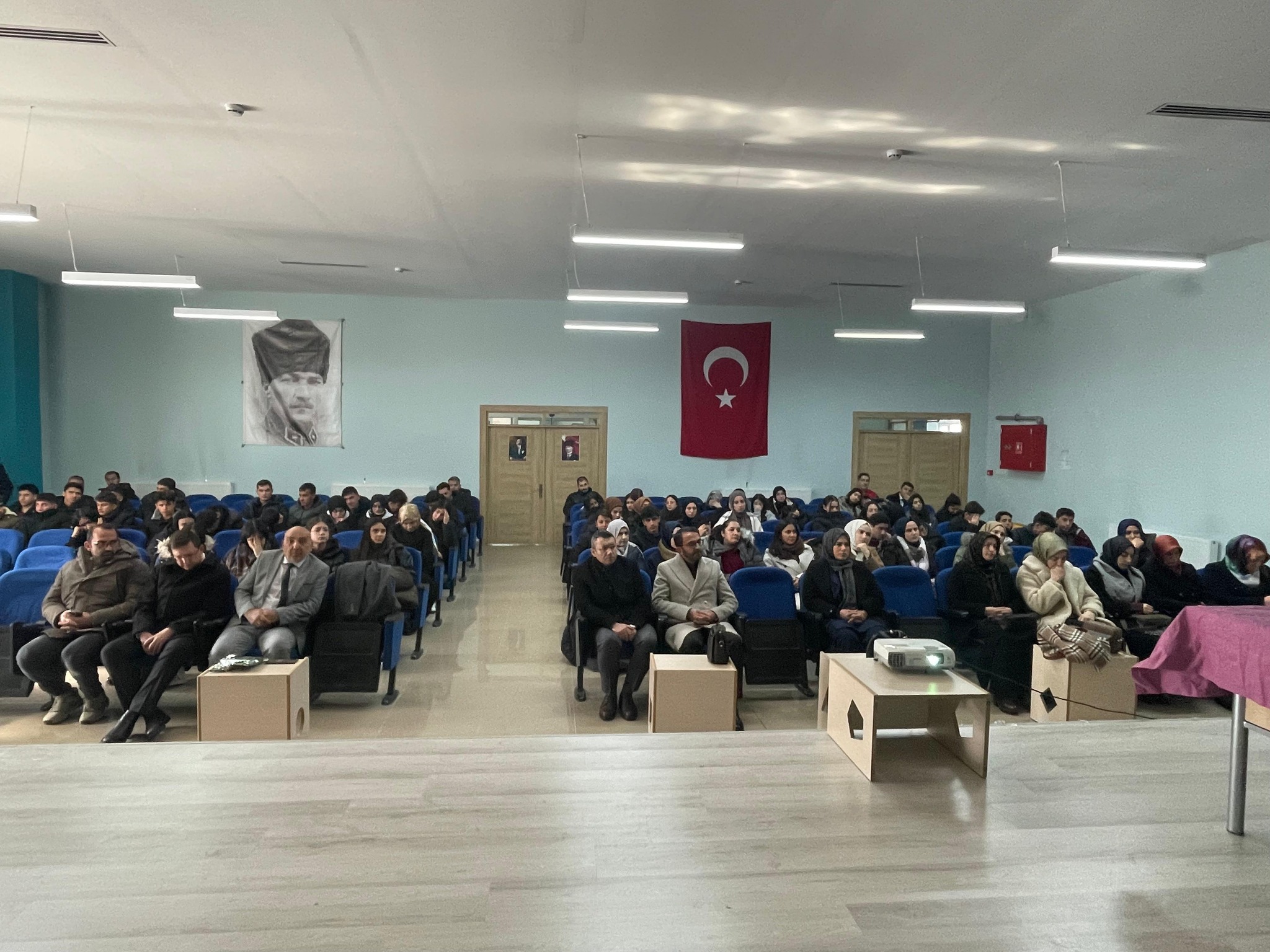 Kemah’ta Gençlik Hizmetlerine Yönelik Eğitim ve Değerlendirme Programı Düzenlendi