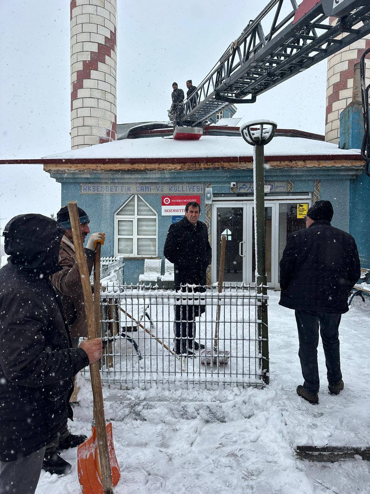 Şiddetli Rüzgâr Otlukbeli’nde Maddi Hasara Yol Açtı
