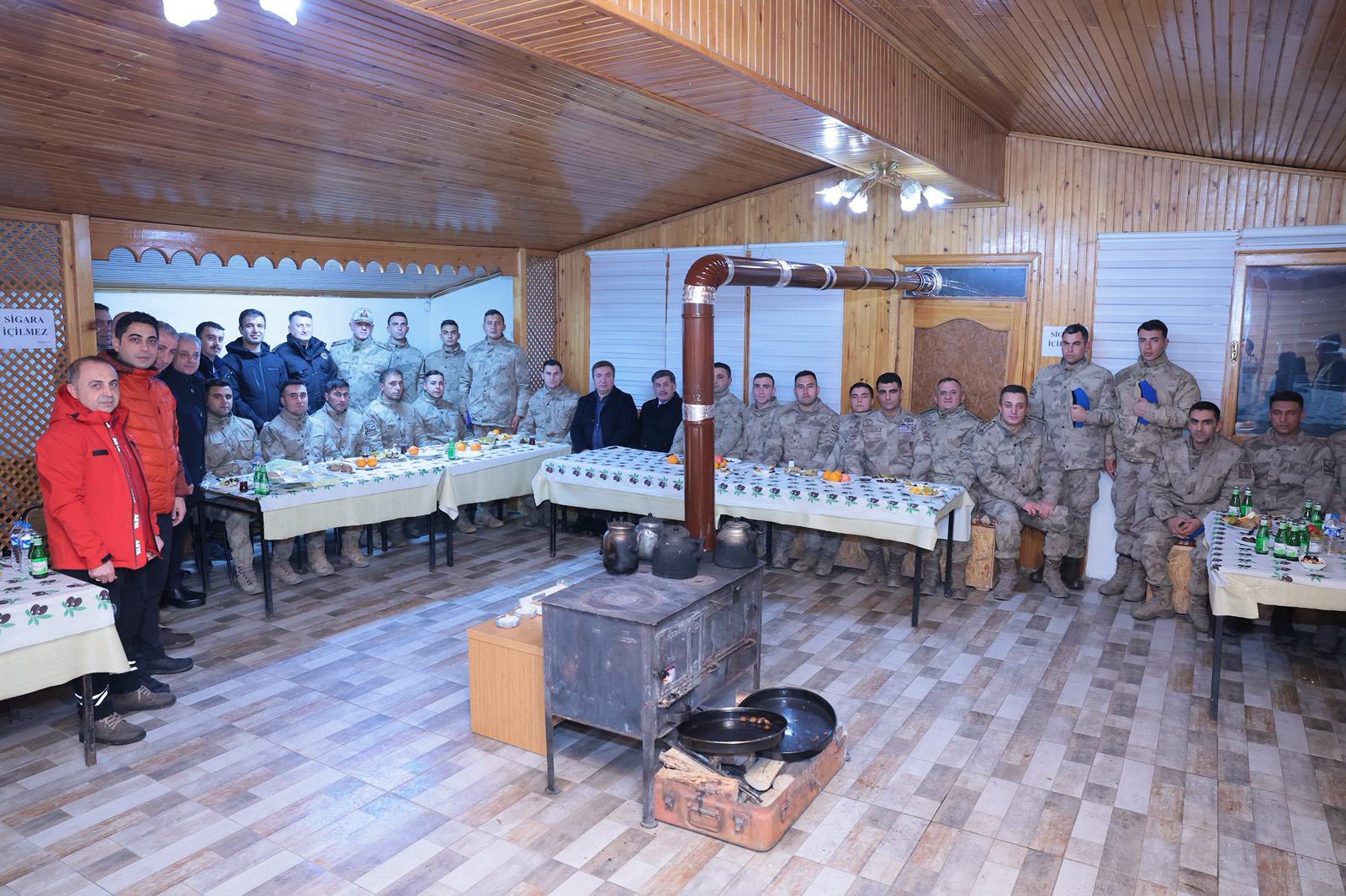 Vali AYDOĞDU’dan Jandarma Komando Asayiş Bölüğü’ne Yeni Yıl Ziyareti