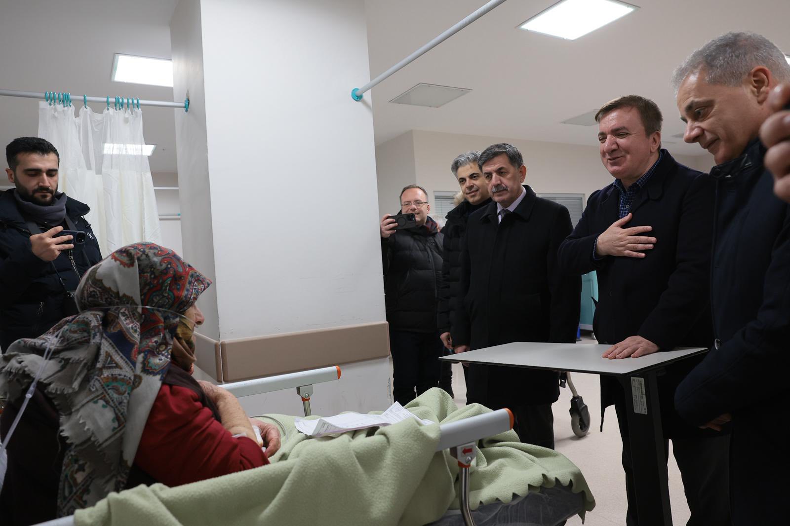 Vali AYDOĞDU’dan Mengücek Gazi EAH Acil Servisi’ne Yeni Yıl Ziyareti