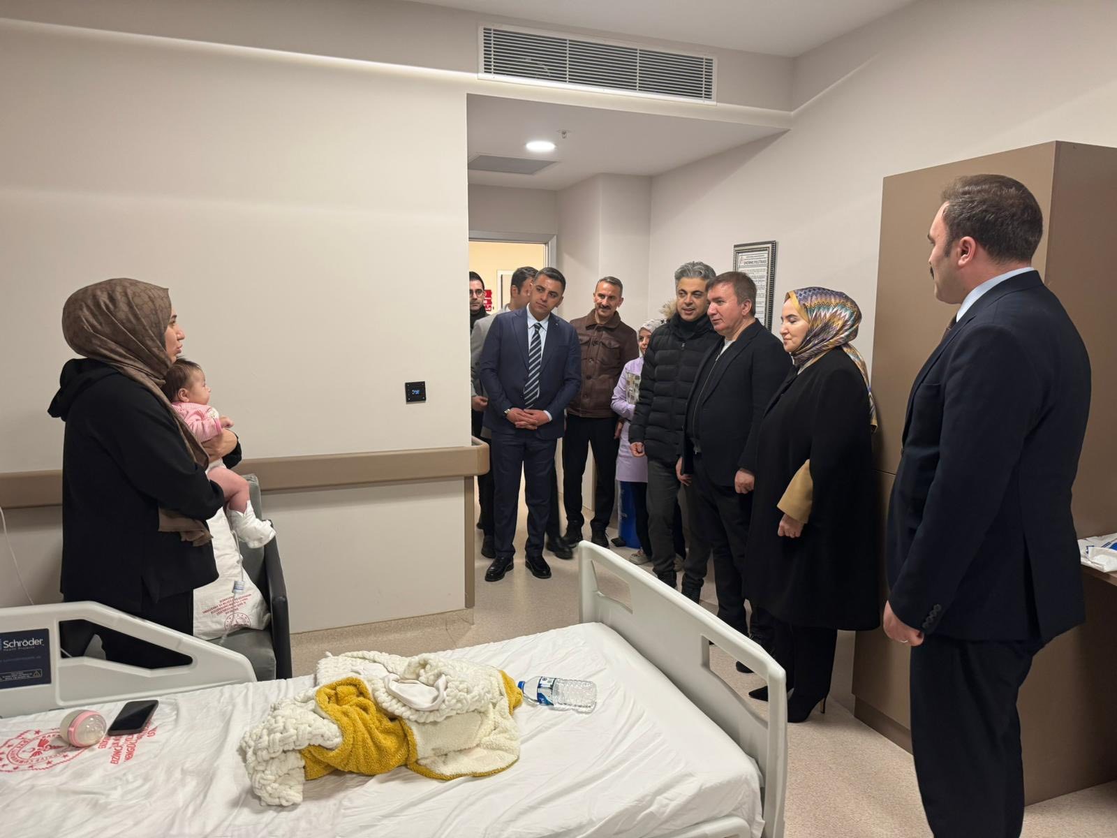 Vali AYDOĞDU’dan Mengücek Gazi Hastanesi’ne Ziyaret