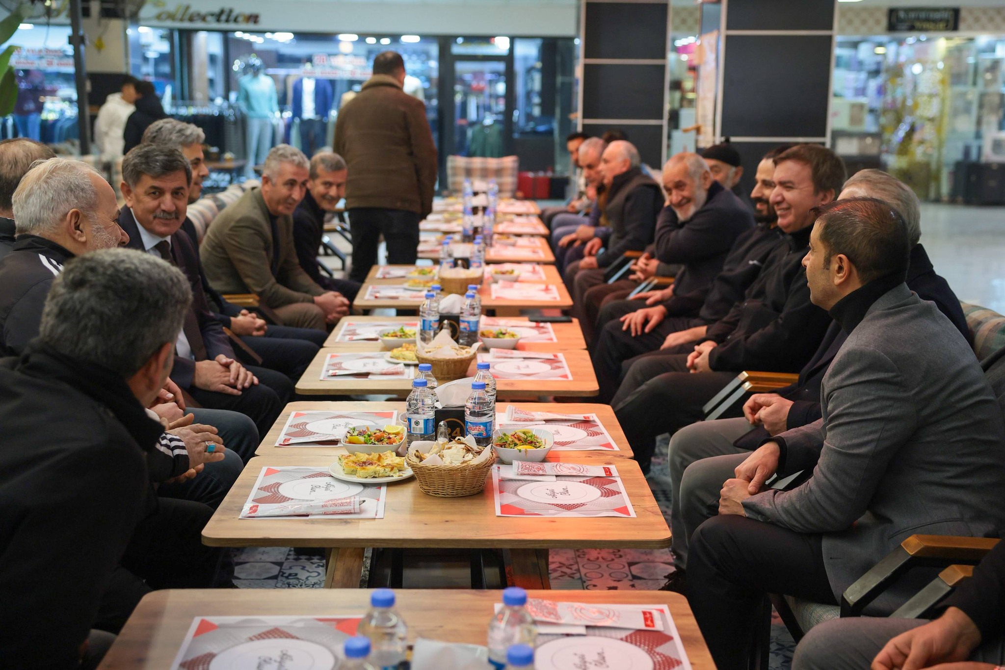 Vali Aydoğdu Yeraltı Çarşısı Esnafıyla Bir Araya Geldi