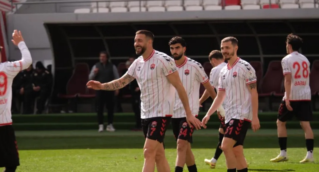 24 Erzincanspor’dan Karaman’da Gol Şov: 5-0