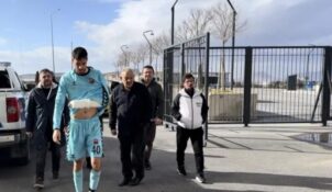 Alper MUTLU’dan Fedakârlık Dersi: Kırık Kolla Maçı Tamamladı