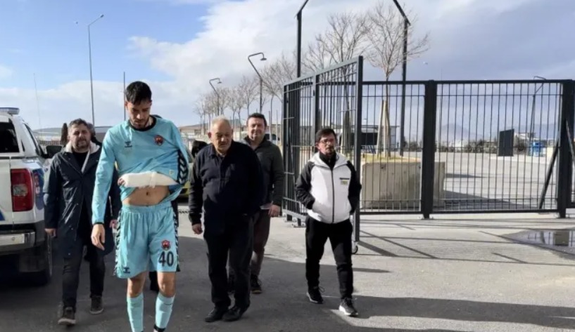 Alper MUTLU’dan Fedakârlık Dersi: Kırık Kolla Maçı Tamamladı