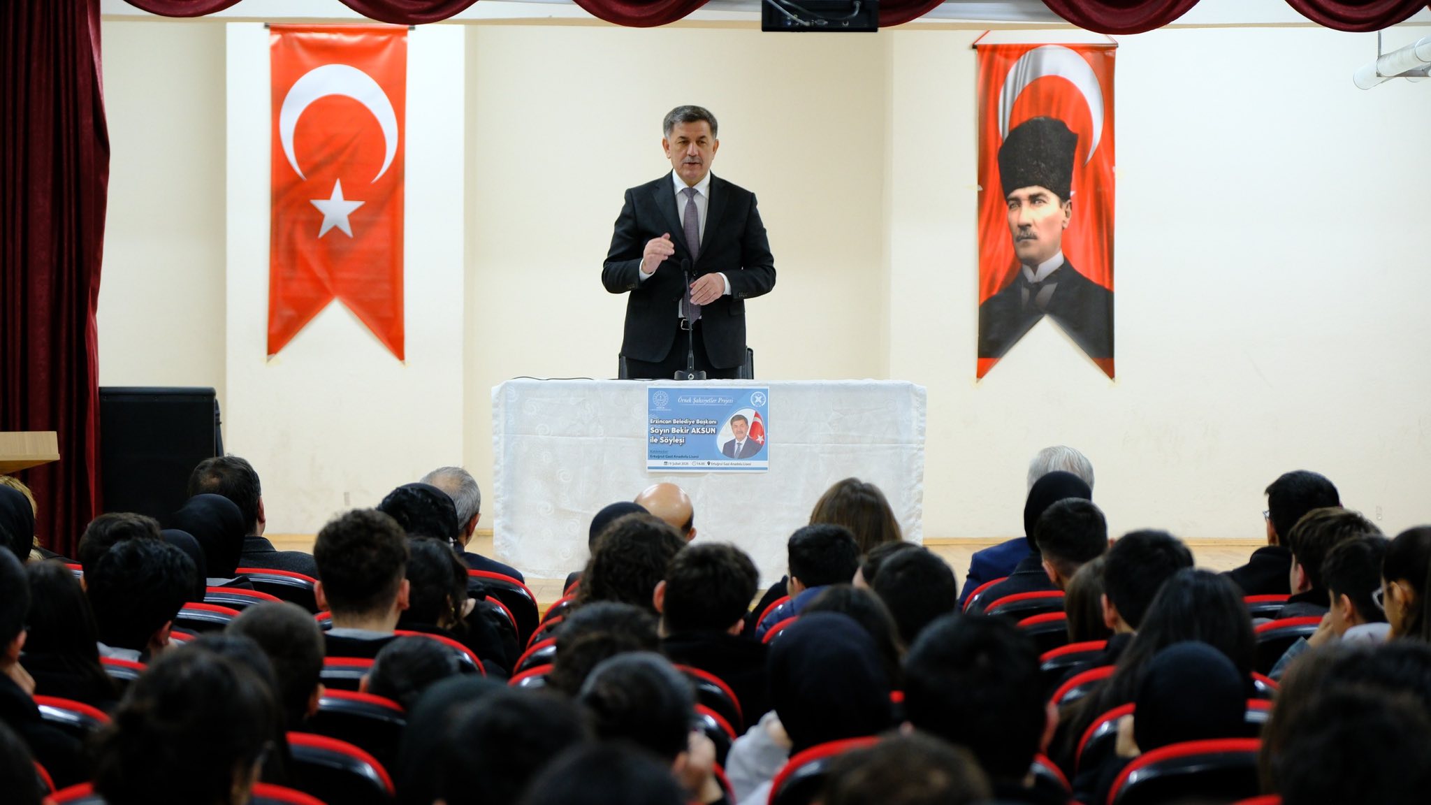 Başkan AKSUN, “Örnek Şahsiyetler” Projesinde Gençlerle Buluştu