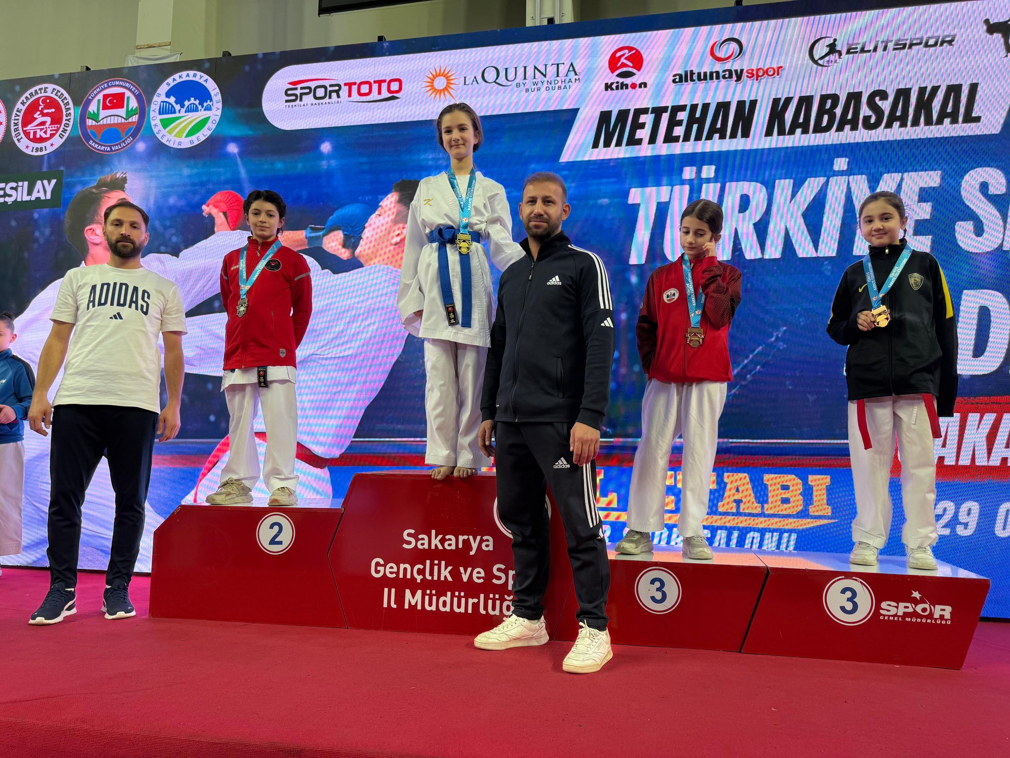 Değer Erzincan Projesi Meyvelerini Veriyor: Karate Finallerinden 5 Madalya