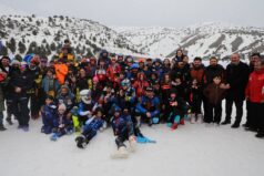 Ergan Dağı’nda Minik Kayakçılar Zirveye Koştu