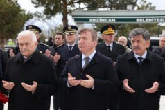 Erzincan’da 108. Yıl Vefası: Şehitler Dualarla Anıldı, Karanfillerle Yâd Edildi