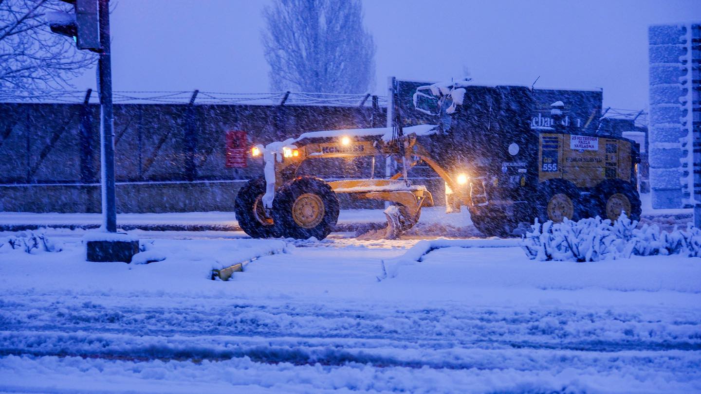 Erzincan’da Karla Mücadele 7/24 Devam Ediyor