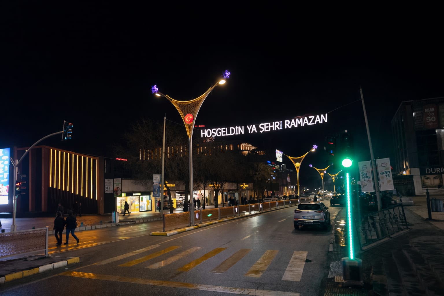 Erzincan’da Ramazan Mahyaları Şehri Aydınlattı