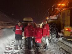 Erzincan–Erzurum Yolunda Mahsur Kalanlara Kızılay’dan Destek