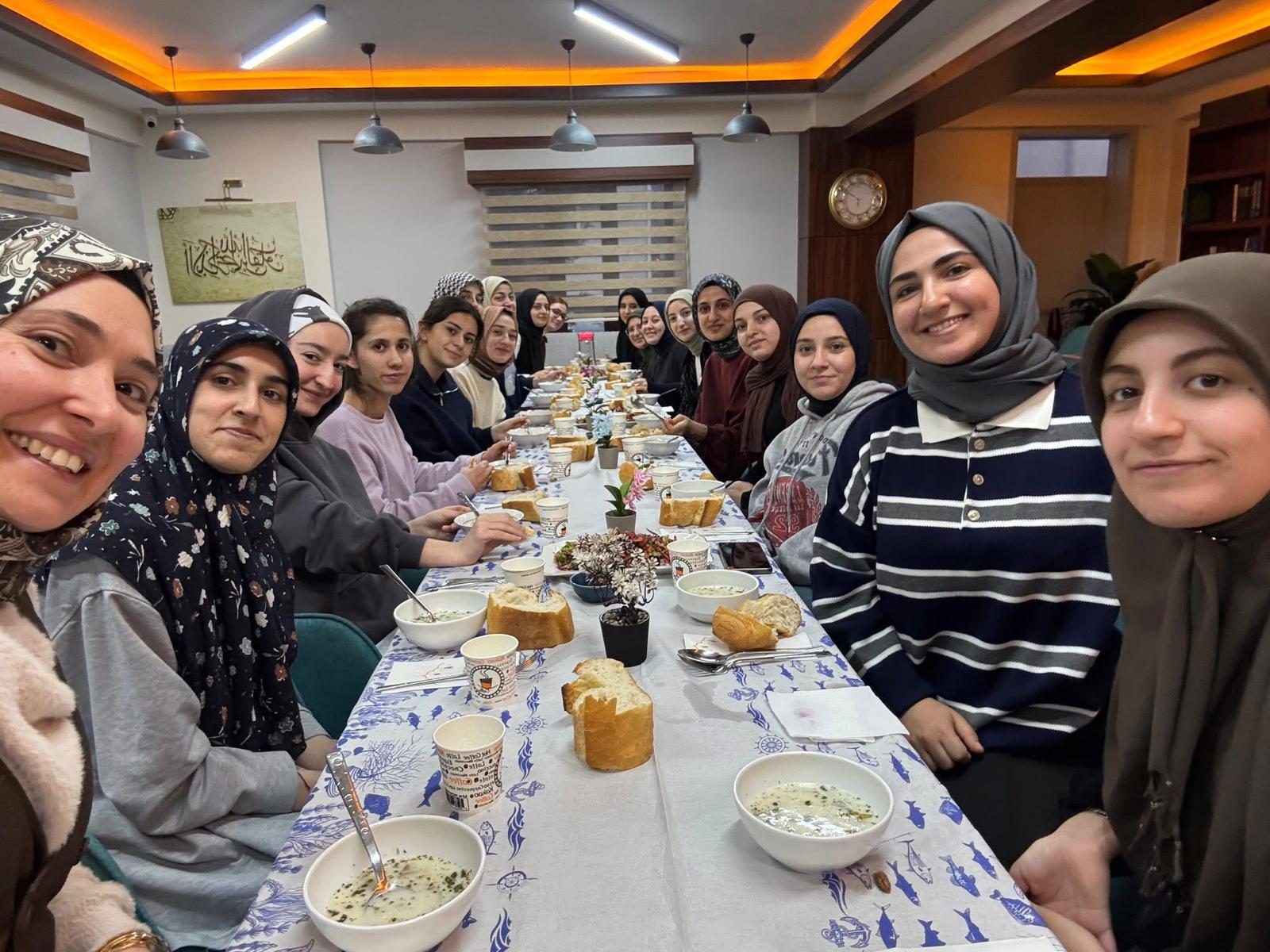 GSB Yurtlarında Ramazan Bereketi: Öğrenciler İftar Sofralarında Buluşuyor