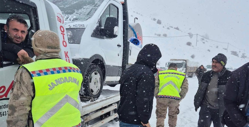 Kar ve Fırtına Ulaşımı Vurdu: Pöske’de Trafik Durduruldu