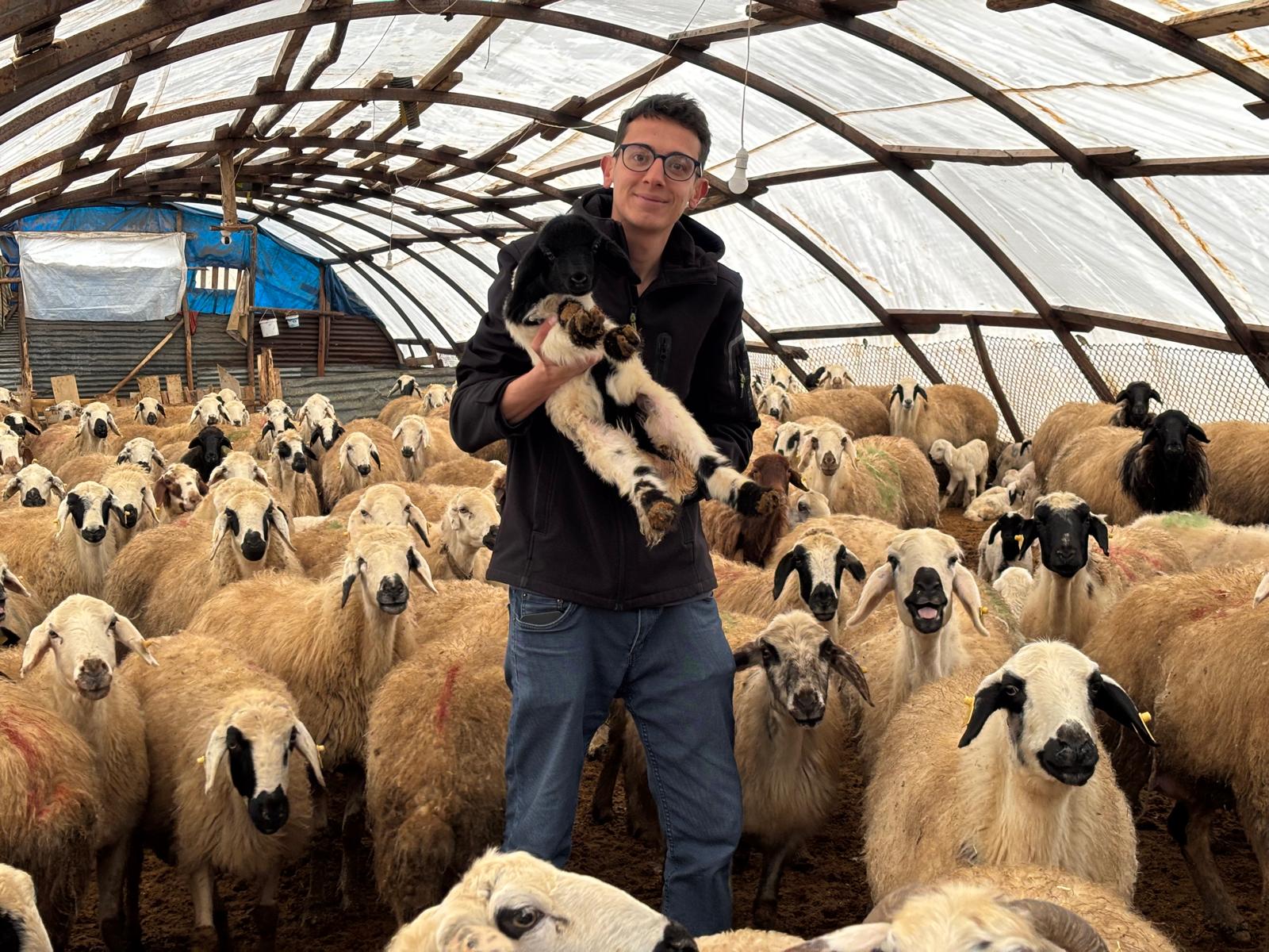 Kemah’ta zorlu kış şartlarına rağmen üretim sürüyor