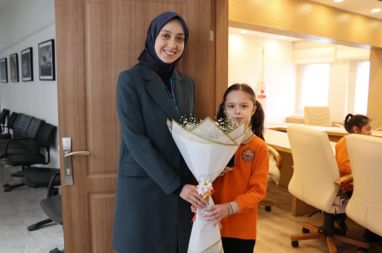 Miniklerden Büyük Sorular: 2-A Sınıfı Öğrencileri Kaymakam DUMAN’la Buluştu