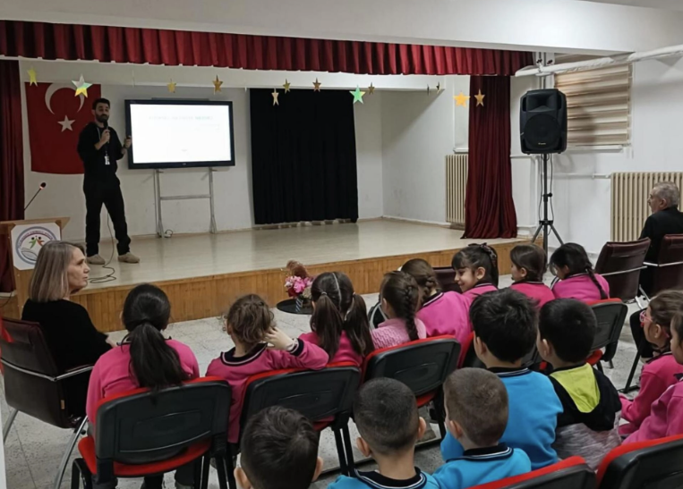 Miniklere Büyük Bilinç: Erzincan’da “Çocuk Akademisi” Eğitimi Düzenlendi