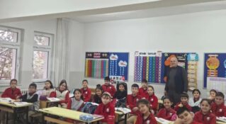 Muhtar Tekcan Öğrencilerle Buluştu: Yerel Yönetimlerin Önemi Anlatıldı