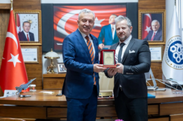 Prof. Dr. YALÇINER’den Rektör LEVENT’e Anlamlı Plaket