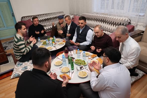 TSO Başkanı Ahmet TANOĞLU, Koç Ailesinin İftar Sofrasına Konuk Oldu