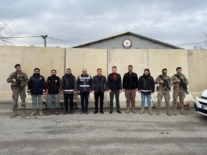 Vali AYDOĞDU Akyazı Polis Kontrol Noktasında İncelemelerde Bulundu