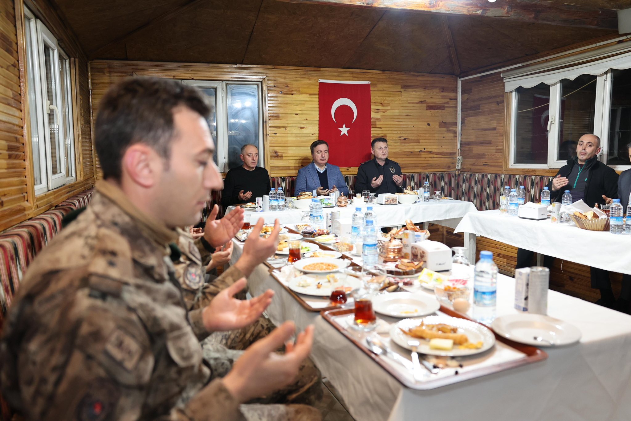 Vali AYDOĞDU Özel Harekat İle Sahurda Buluştu