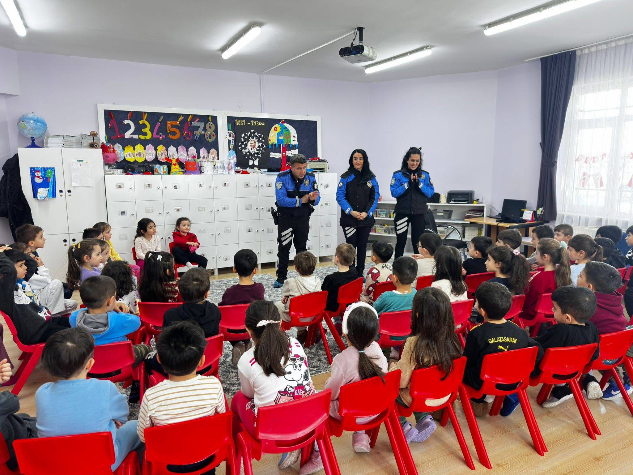 565 Öğrenciye Polislerden Bilgilendirme Eğitimi