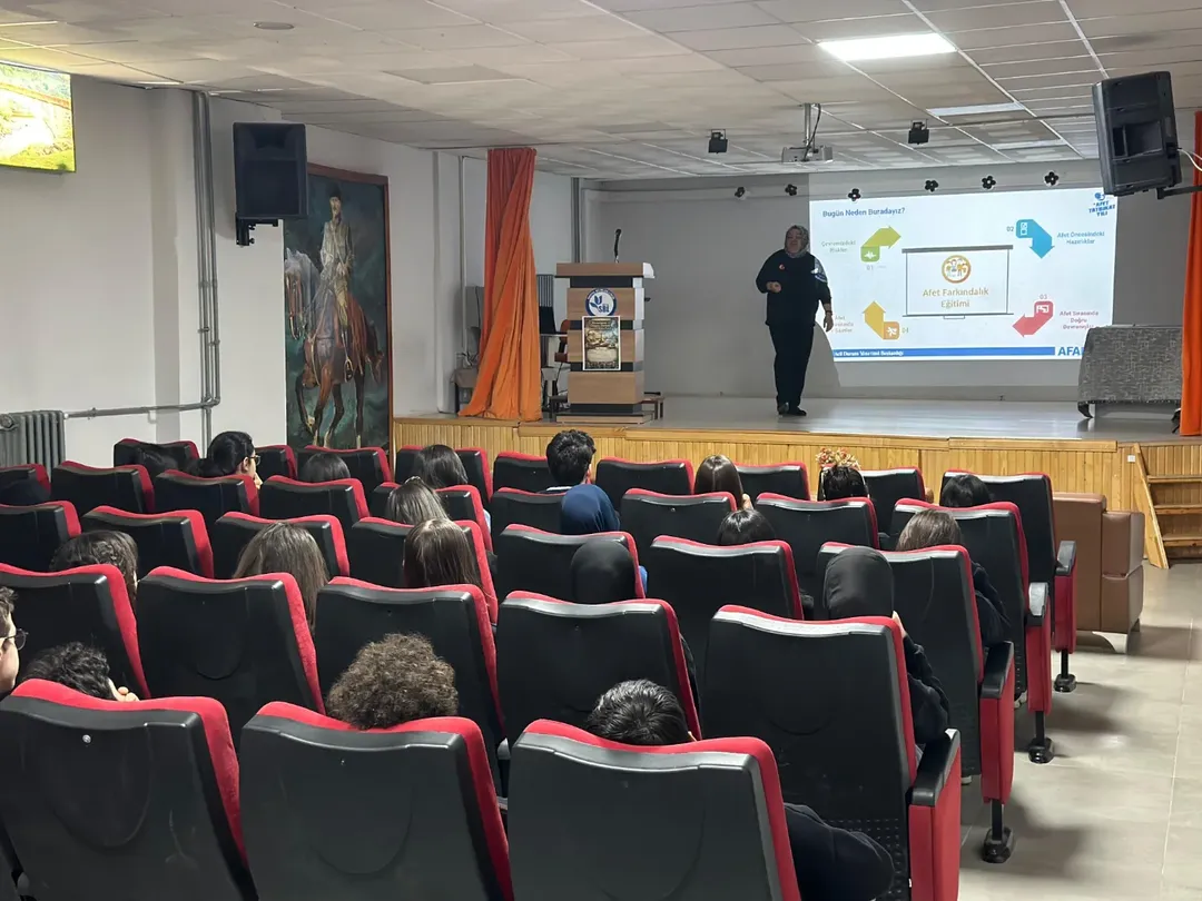 Deprem Haftası’nda Hayati Eğitim: AFAD’dan Liselilere Tahliye Tatbikatı