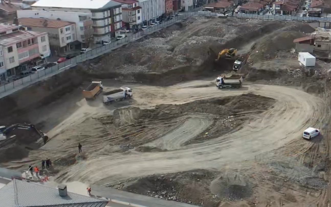 Erzincan Çarşısı’nda Dönüşüm Mesaisi: Gece Gündüz Çalışma Sürüyor