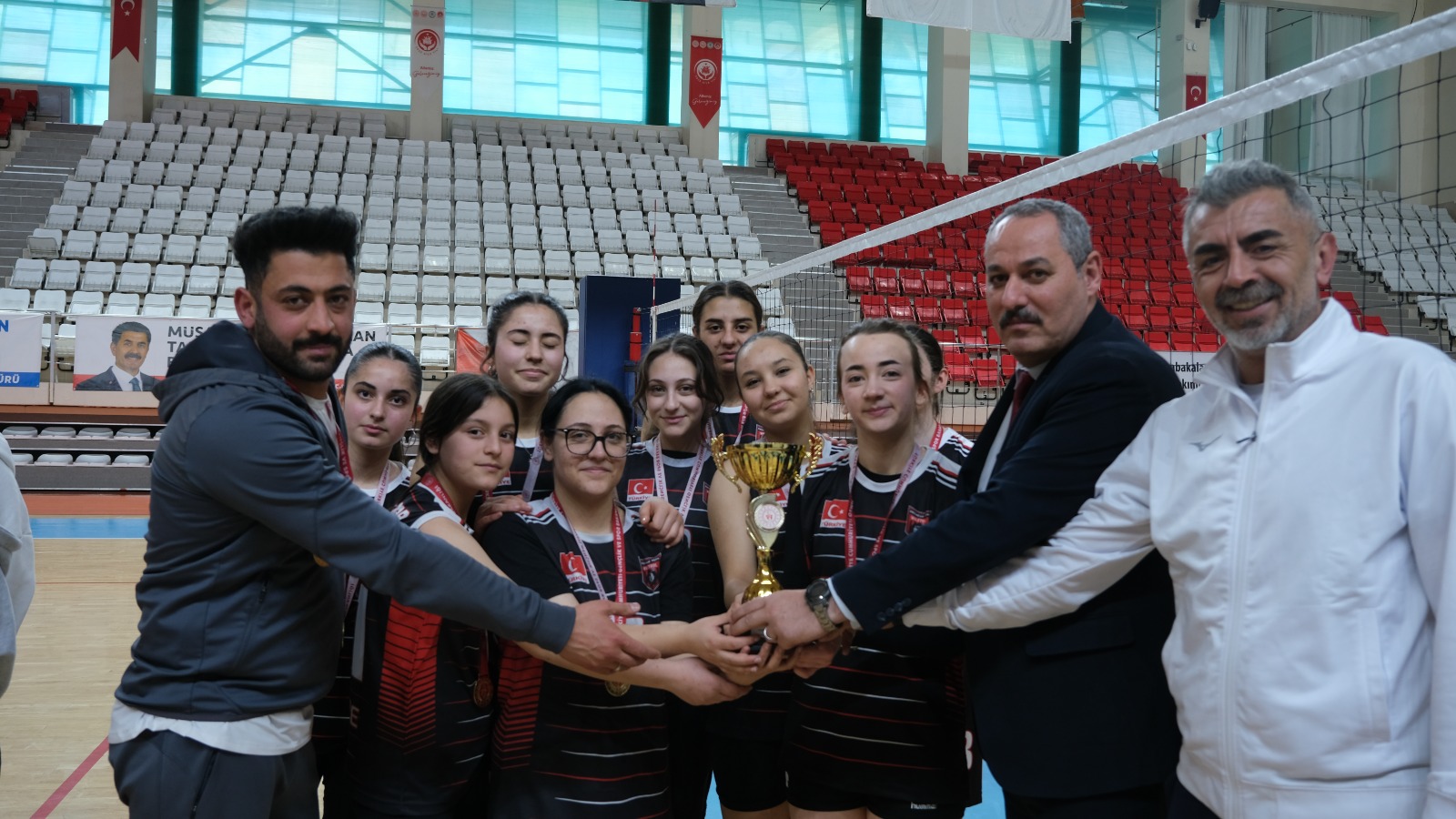 Erzincan Vefa Spor’dan Çifte Şampiyonluk: Hedef Profesyonel Lig