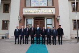 Erzincan’da Bakan Bayraktar’tan Valilik Ziyareti