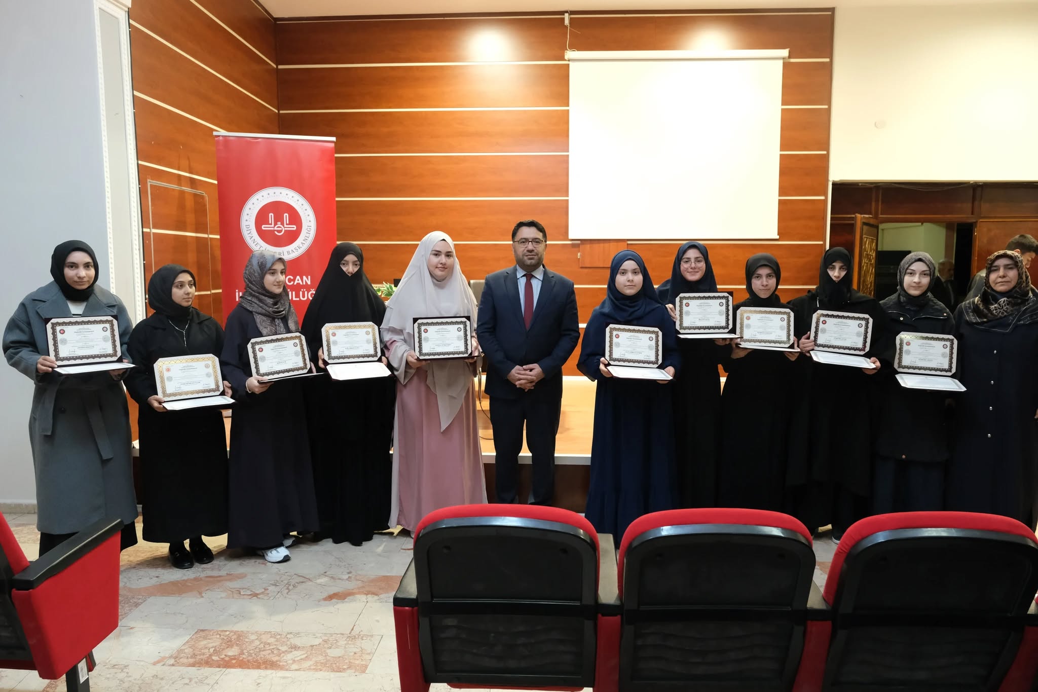 Hafız Öğrencilere İcazetnameleri Törenle Verildi