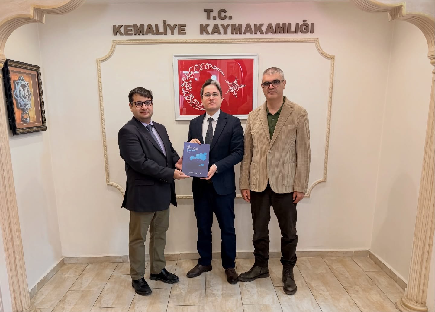 KUDAKA Yetkilileri Kemaliye Kaymakamı ARIKAN’ı Ziyaret Etti