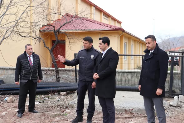 Kemah Kaymakamı TUTAY, İlçe Emniyet Amirliği İnşaat Alanını Ziyaret Etti
